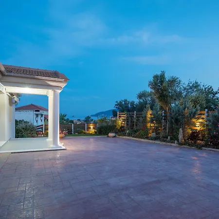 Annaset Villa *
